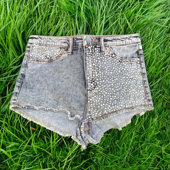 Pants - High-wasted Festival Shorts